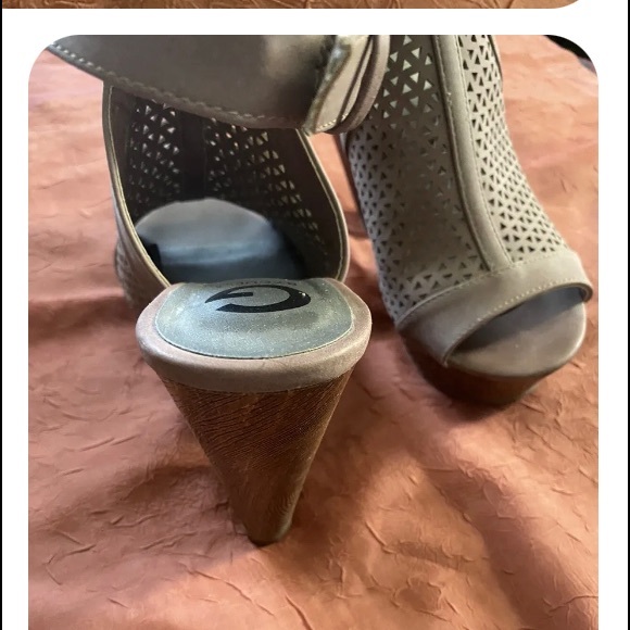 Womens Sandals - Picture 3 of 3